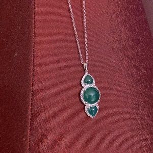 NWOT GREEN ONYX PENDANT W CHAIN